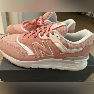 New Balance 997H Women’s Pink size 7 sneakers